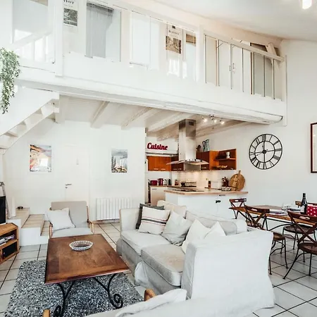 Le White Flat Exceptionnel Proche Lac *