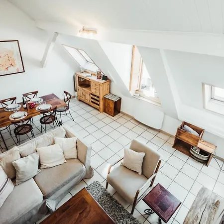 Le White Flat Exceptionnel Proche Lac *