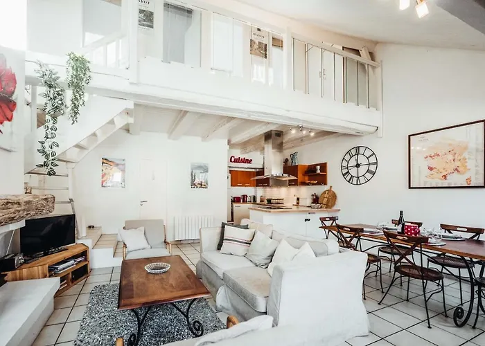 Le White Flat Exceptionnel Proche Lac *