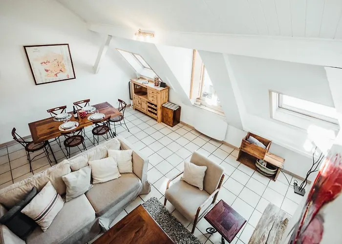 Le White Flat Exceptionnel Proche Lac *